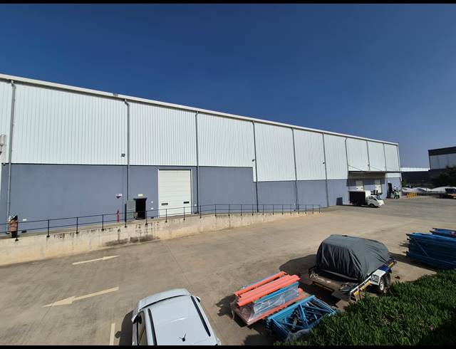 3,280M² WAREHOUSE TO LET IN LINBRO PARK